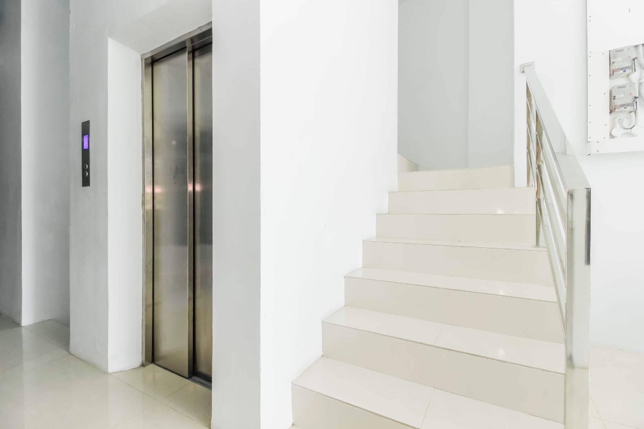 Reddoorz Near Hayam Wuruk Plaza Hotel Jakarta Exterior photo